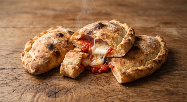 Calzone al forno - Pomodoro del Gargano, Mozzarella fiordilatte